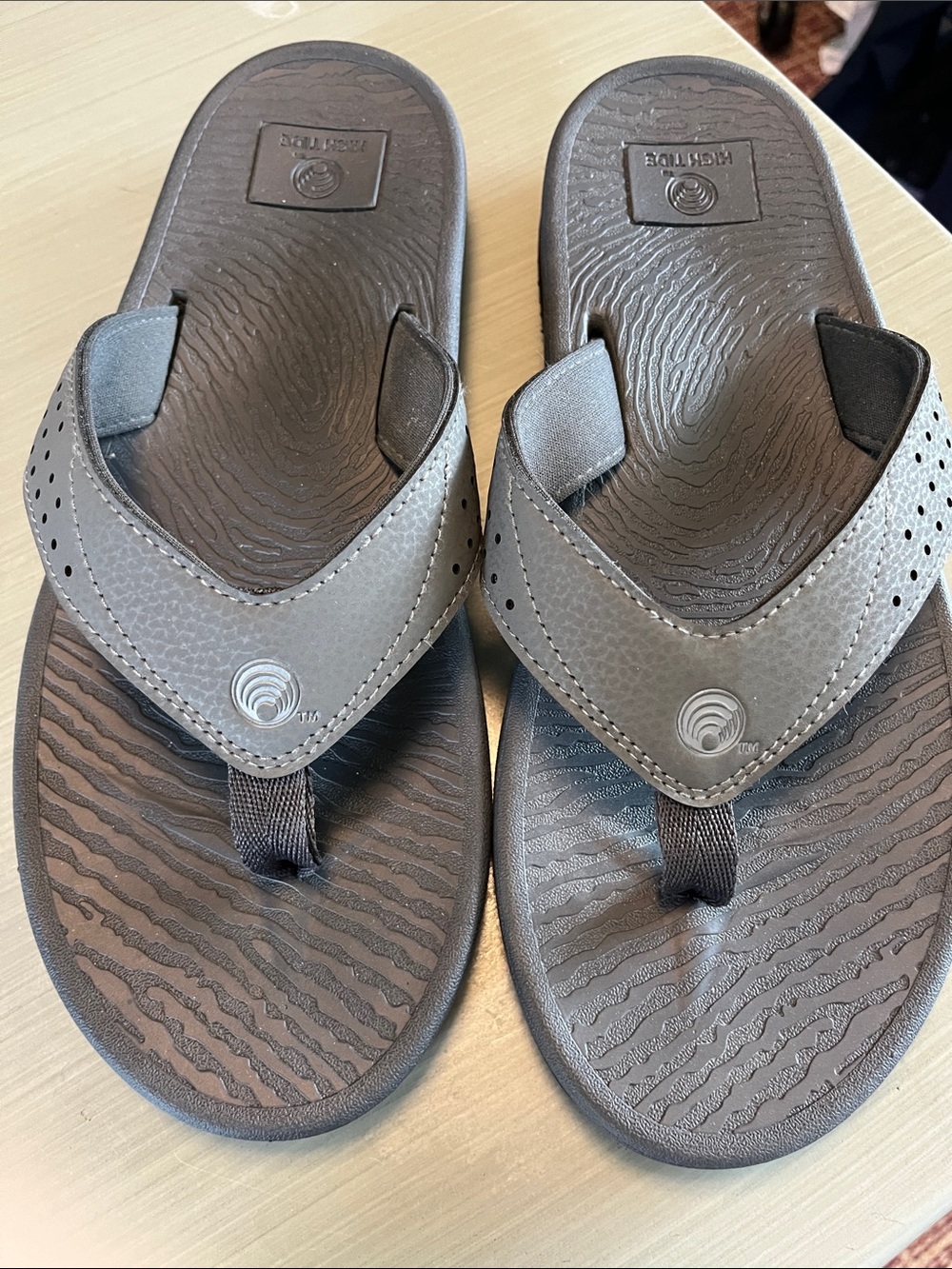 High Tide Gray Sandals Sz 9